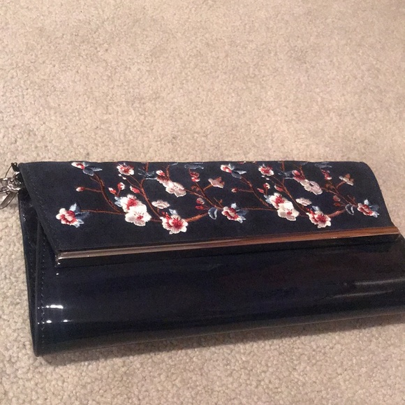 WHBM Navy Floral Wristlet - Picture 2 of 4